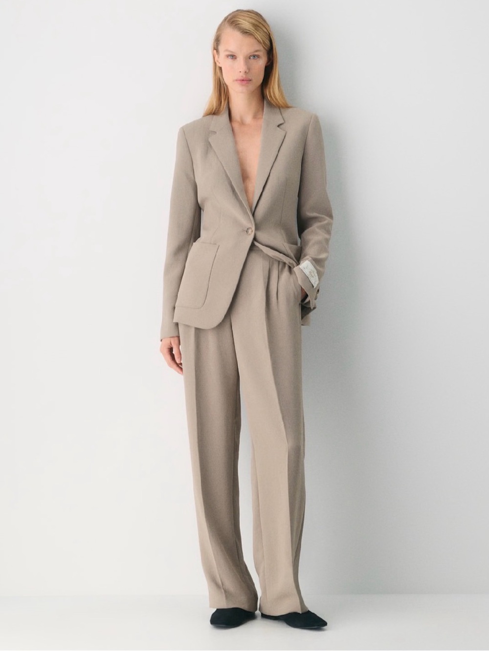 NEW Aritzia The Effortless Pant™ - Crepette™ Regular in Nomad